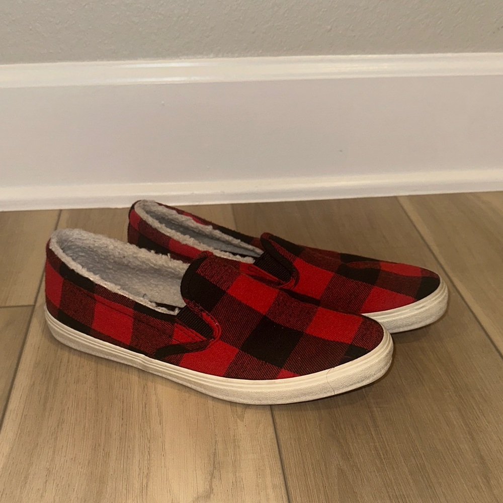 GUC Old Navy Women’s Red & Black Buffalo Plaid Slip-On Sneakers Shoes Size 8